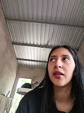 LauraMontaii Chat XXX live