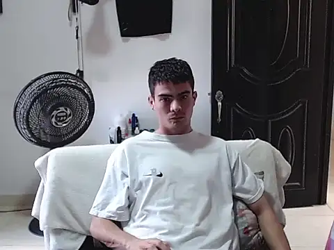 Zac_Efront – Naživo XXX chat