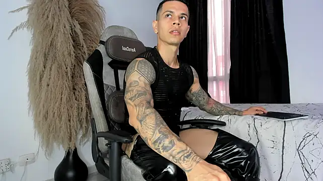 Aron_Dark Live XXX-Chat