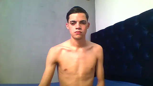 Latinos_2001 Adlı Modelin Canlı XXX Sohbeti