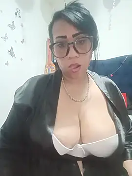XXX chat uživo modela OliviaWilliamm