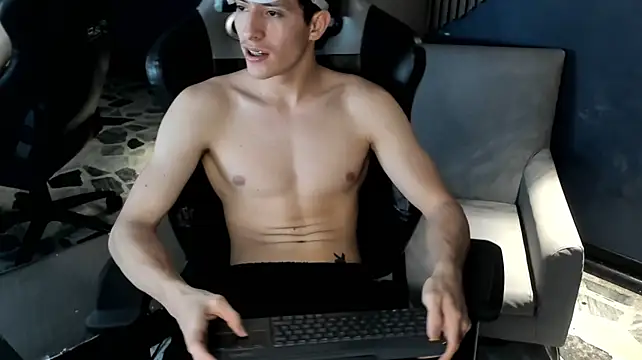 TheGhostforeeonss Chat XXX live
