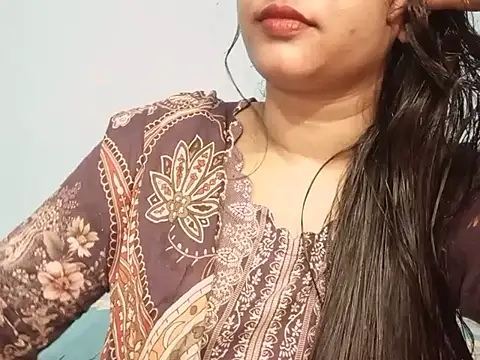 Adhiti_1's Live XXX Chat