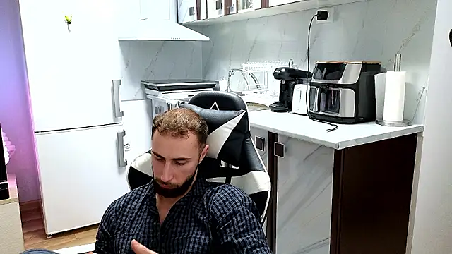 Czat XXX na żywo – RyanStorm_