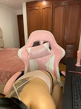 Chat +18 de DarkCherryDoll ao vivo