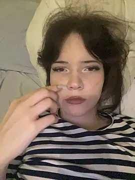 LaranFox 即時 XXX 聊天