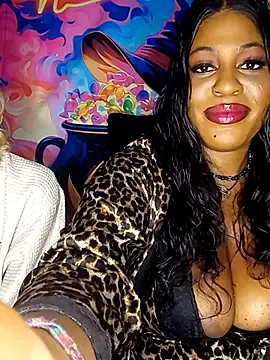 Show modela AmazonianMistress na web-kameri