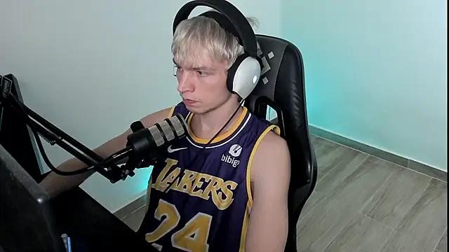 More_than_friend Chat XXX live