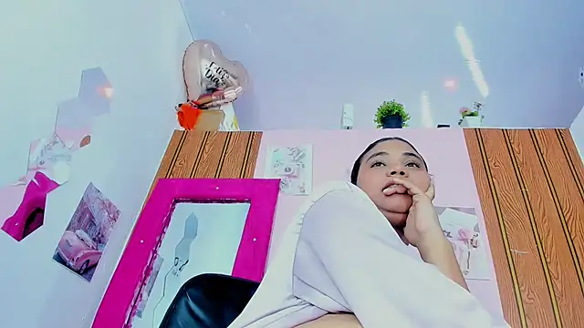 EllyBloom 现场XXX聊天