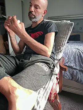 KBD85: διαδικτυακό σόου στην κάμερα