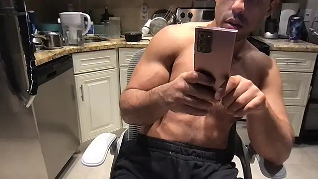 BigGuyMuscle: онлайн-секс-чат