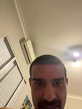 Chat +18 de Ivis1999 ao vivo