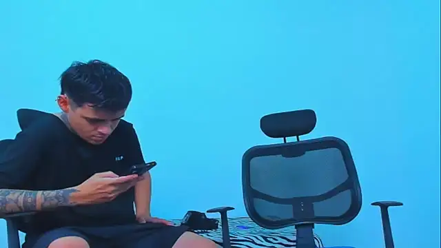 Thomas-Wil Live XXX-Chat