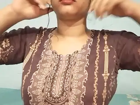 Adhiti_1's Live XXX Chat