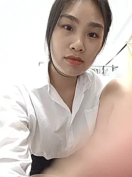 Emma-18t 即時 XXX 聊天
