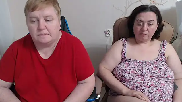 Lindy-Jeanie Live XXX Chat