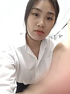 Emma-18tのライブXXXチャット