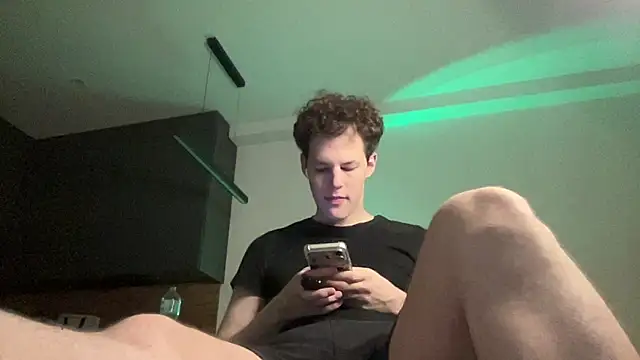 Chatroom XXX en direct de Hot_Adam_