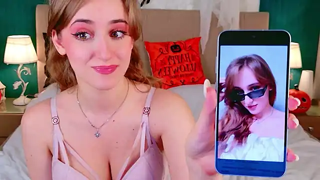 Tara_Keats live XXX chat