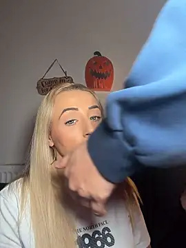 צ'אט XXX בשידור חי של Strongqueen