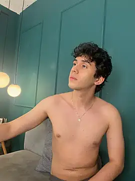 Chat XXX ao vivo de Milan_saint