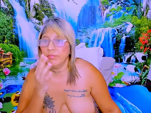indianroxy 即時 XXX 聊天