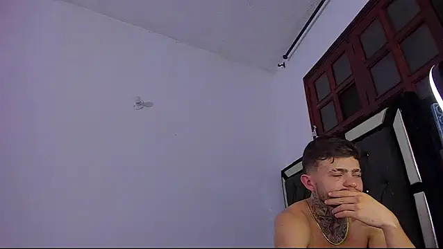 zeus_eddy élő XXX-chatje