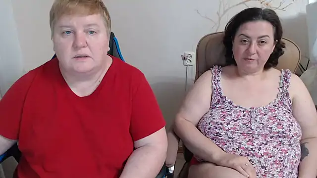 Lindy-Jeanie Live XXX Chat