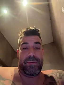 XXX chat uživo modela RhinalSquad