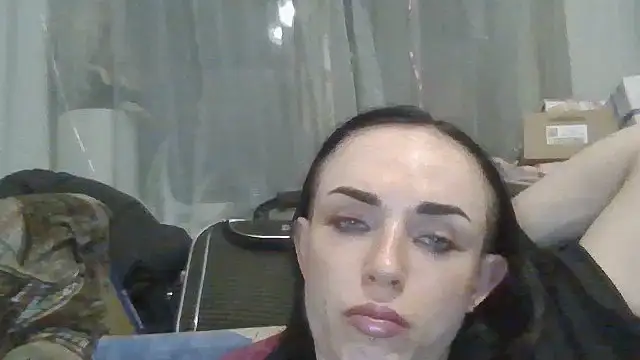 Trinsy_Love Chat XXX live