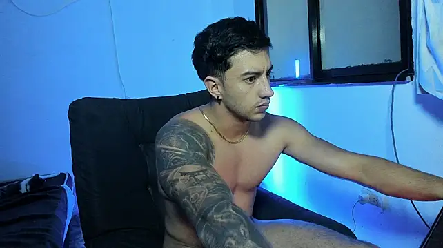 Axel_hendrick Adlı Modelin Canlı XXX Sohbeti