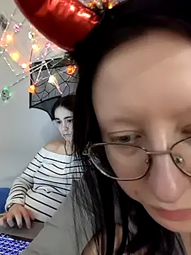 nahida77 XXX чат на живо