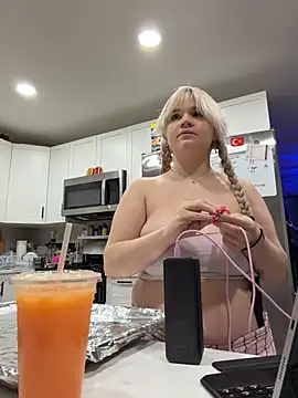 Cutiepiespanks' Live XXX Chat