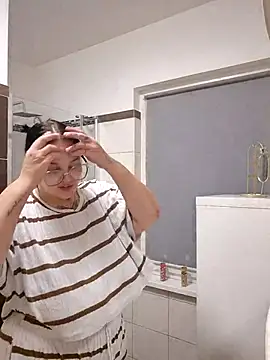 JUJUICY- Live XXX Chat