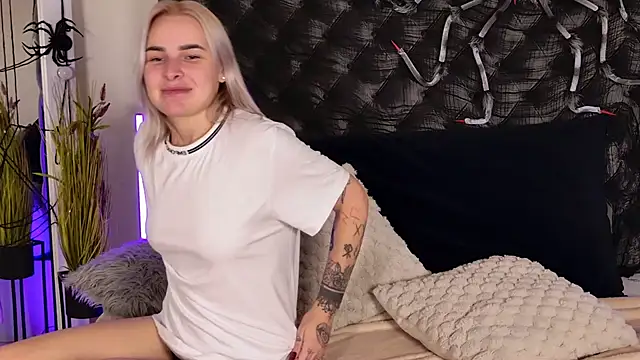 EmmiLive Live XXX Chat