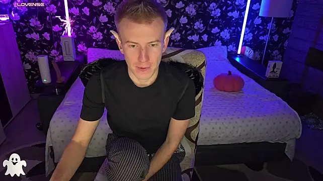 Vuittonn Live XXX chat