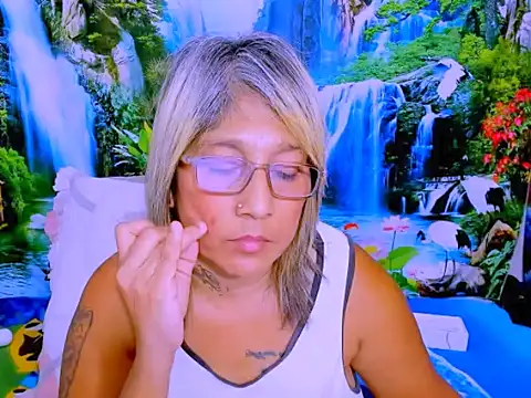 Chat +18 de indianroxy ao vivo