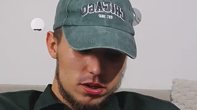 XXX chat uživo modela Avgust__