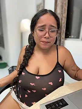 CurlyGirl_1 Live XXX Chat