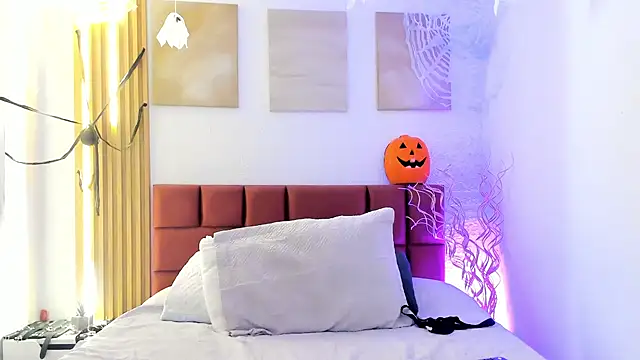 CataleiaLatin Adlı Modelin Canlı XXX Sohbeti