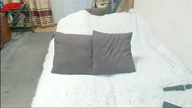 sex2 Adlı Modelin Canlı XXX Sohbeti
