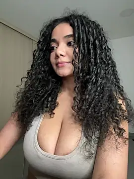 Curlyierr Adlı Modelin Canlı XXX Sohbeti