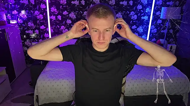 Vuitton live XXX chat