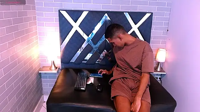 Alejandro_Max live XXX chat