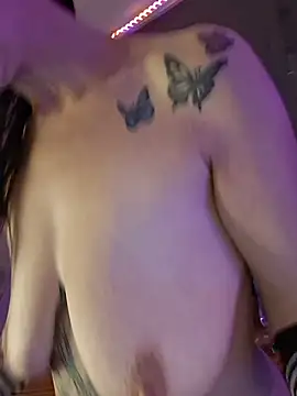 Chat XXX en directo de PeachyAriel