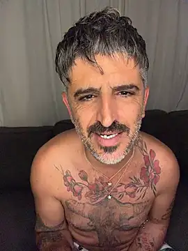 צ'אט XXX בשידור חי של neverland69