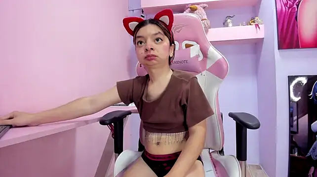 CharlotteMuller's Live XXX Chat