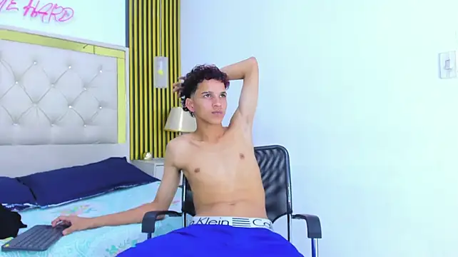 JustinSecret's Live XXX Chat
