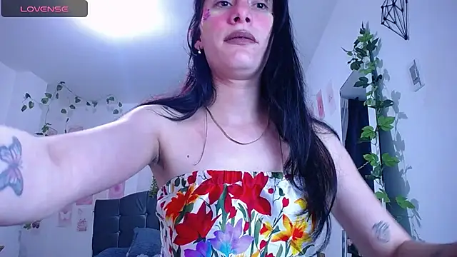 IsaBaileys_ লাইভ XXX চ্যাট