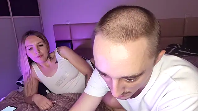 SizzleCouple Chat XXX in diretta